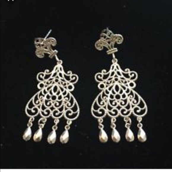 Jewelry - 💕14 k white gold earrings